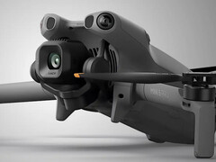Egy kiszivárgott DJI Mini 5 Pro promóciós felvétel. (Kép forrása: via DroneXL)