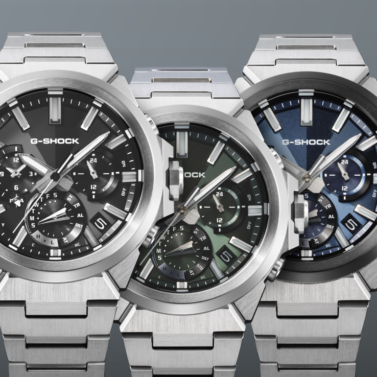 A Casio G-Shock G-Steel GST-W1000D sorozat balról jobbra: a fekete GST-W1000D-1A, a zöld GST-W1000D-3A és a kék GST-W1000AD-2A.