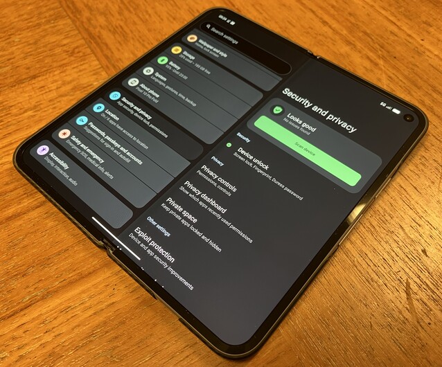 Exploit védelem, kényszer jelszavak és privát terek az alkalmazások számára - ez csak néhány az adatvédelmi és biztonsági funkciók közül, amelyeket nem talál a stock OS-ben (Kép forrása: Notebookcheck)