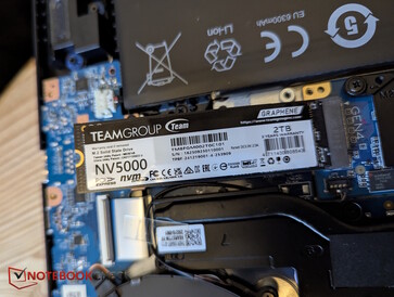 Először a 2. nyílásba tettük, majd az XMG Pro 16 fő nyílásába cseréltük