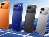 A Tecno Spark 50 Pro a következő színekben kapható: Dinamikus narancs, Éjfélkék, Tintafekete, Titánszürke (balról jobbra) és Felhőfehér (nem látható a képen).