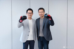 Wang Teng (balra) a Redmihez való csatlakozásáról. (Kép forrása: ixbt.com)