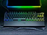 Razer Huntsman V3 Pro TKL 8KHz játékbillentyűzet asztalon (Kép forrása: Razer)