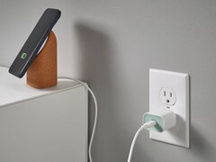Az IKEA Sjöss 20 W-os USB-C töltő megfizethető gyors töltést biztosít telefonok és táblagépek számára. (Kép forrása: IKEA)