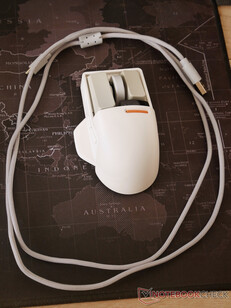 Az A-típusú USB-C-típusú kábel kellően hosszú, nagyon puha és rugalmas. 