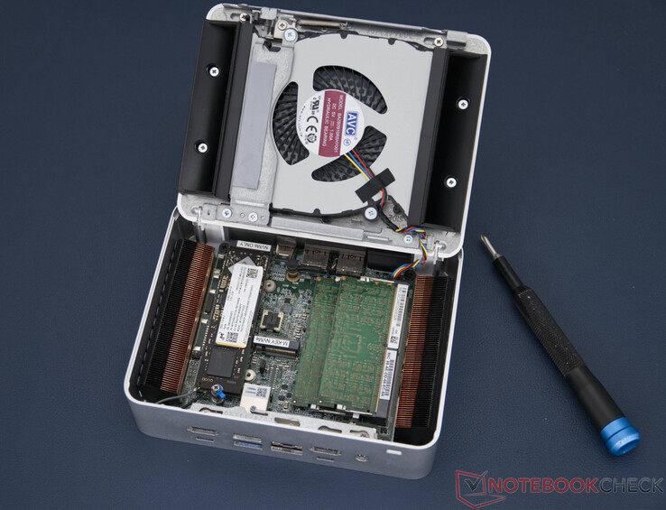 Asus NUC 15 Pro+ nyitott alappal