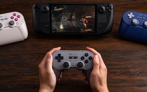 A 8BitDo Pro 3 kompatibilis a Steam Deck és a SteamOS eszközökkel. (Kép forrása: 8BitDo)