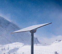 Egy Starlink vevőegység havas körülmények között (Kép forrása: SpaceX)