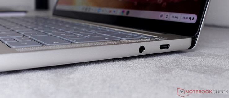 3.5 mm-es fejhallgató; USB-C (PD és DP)