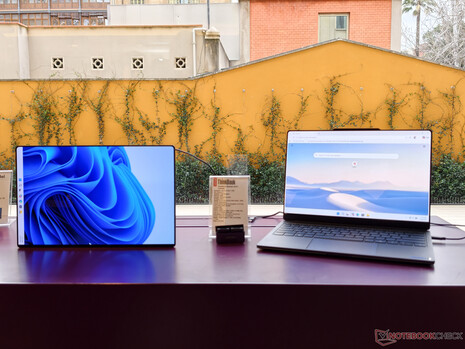 A ThinkBook Modular AI PC koncepció másodlagos képernyője, mint oldalsó kijelző