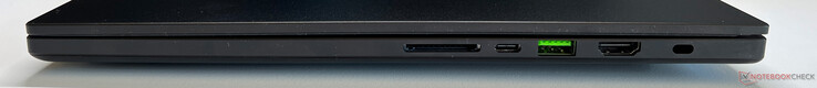 Rendben: SD kártyaolvasó, USB-C 4.0 (40 Gbit/s, DisplayPort 1.4, Power Delivery 3.0), USB-A 3.2 Gen.2, HDMI 2.1, Kensington biztonsági zár
