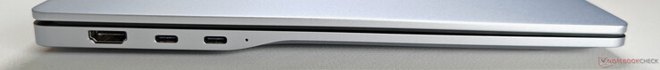 Balra: HDMI 2.1 (4K@ 60 Hz), 2x USB-C 4.0 (40 GBit/s, DisplayPort, Power Delivery)