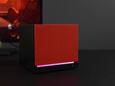 Steam Machine mini PC piros előlappal és RGB-megvilágítással