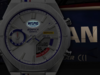 A Casio Edifice x Nismo ECB-S10NIS-7A óra sötétben világító logóval rendelkezik. (Kép forrása: Casio)