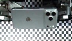 Egy jelentős, az „ Apple ” nevet viselő szivárogtatás állítólag első pillantást enged az iPhone 18 Pro-ra. A készülék belső részéről is kiszivárogtak képek.