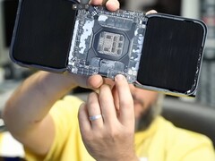 Egy 10.000 dolláros Nvidia RTX Pro 6000 használhatatlanná vált, miután a PCIe eltört (Kép forrása: NorthbridgeFix a YouTube-on)