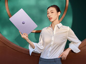Az A14 Air 2026 ára Kínában körülbelül 1 003 dollárnál kezdődik. A képen: egy promóciós fotó, amely a laptop karcsú kialakítását mutatja be.