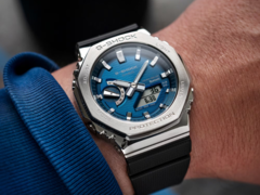 A Casio új G-Shock GBM-2100A-2B (a képen) és GBM-2100A-4B karórák indulnak az Egyesült Királyságban. (Kép forrása: Casio)