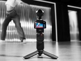 A DJI Osmo Pocket 4 4K 240fps lassított felvételeket tudott készíteni, szemben a Pocket 3 (képen) 4K 120fps-ével.