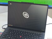 A Lenovo ThinkPad T14 Gen 7, Linux Mint operációs rendszerrel.