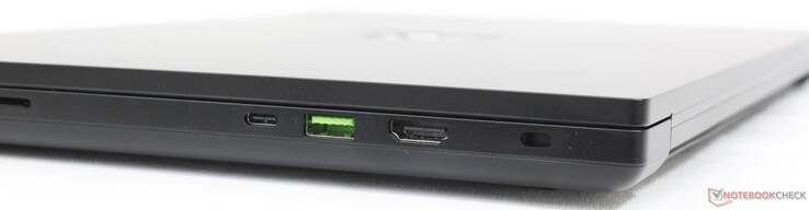 Right: SD reader, USB-C 3.2 Gen. 2 w/ Thunderbolt 4 + DisplayPort + Power Delivery), USB-A 3.2 Gen. 2, HDMI 2.1, Kensington lock