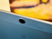 Miért van például a OnePlus Pad Lite fém burkolatán egy meglehetősen széles műanyag csík? (Kép forrása: Notebookcheck)