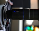 In China findet man bereits erste komplette Test- und Hands-On-Videos zum Zeiss-Kamera-Flaggschiff Vivo X300 Pro inklusive Teleconverter. (Képforrás: Weibo)