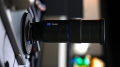 In China findet man bereits erste komplette Test- und Hands-On-Videos zum Zeiss-Kamera-Flaggschiff Vivo X300 Pro inklusive Teleconverter. (Képforrás: Weibo)