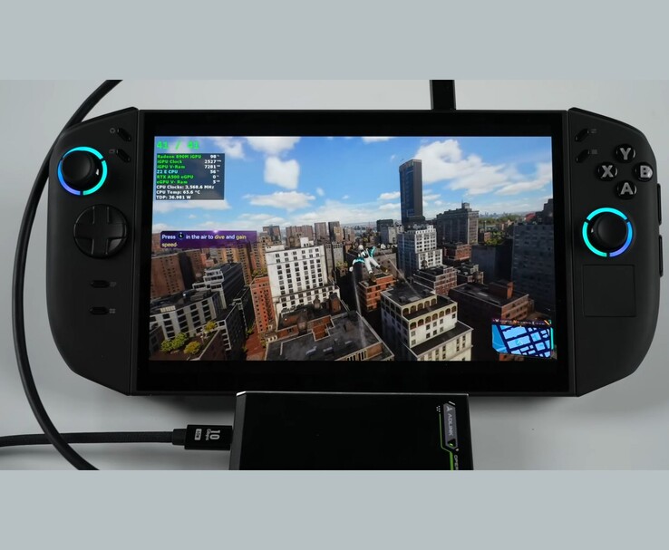 Lenovo Legion Go 2 kézi játék PC, amelyen a Spider-Man 2 fut, USB4-en keresztül csatlakoztatva egy Adlink Pocket AI külső GPU-hoz az akkumulátoros dual-GPU teszteléshez. (Kép forrása: ETA PRIME via YouTube)
