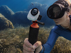 Az Insta360 Go Ultra két színben kerül forgalomba. (Kép forrása: via Igor Bogdanov)