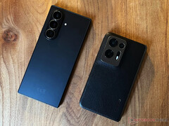 A Galaxy Z Fold7 az Oppo Find N2 mellett. (Kép forrása: Notebookcheck)