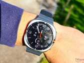 A legfrissebb kiszivárgott információk szerint a Samsung Galaxy Watch Ultra 2 újratervezett külsőt kapott, némileg az Galaxy Watch 9 Classic stílusát idézve, amely végül soha nem került forgalomba.