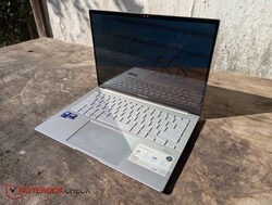 A ZenBook 14 OLED UX3405 egy tisztességes ultra-hordozható laptop