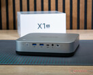 A képen látható Minisforum AI X1 Pro-t hamarosan felváltja az AMD Strix Halo-motoros változata. (Kép forrása: Notebookcheck)