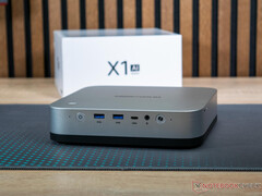 A képen látható Minisforum AI X1 Pro-t hamarosan felváltja az AMD Strix Halo-motoros változata. (Kép forrása: Notebookcheck)