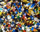 Egy kép, amelyen sok LEGO látható a padlón. (Kép forrása: Regenwolke0 - Pixabay)