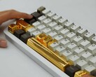 Egy Insta360 billentyűzet, ahol a szóköz arany sapkával van ellátva (Kép forrása: Sohu)