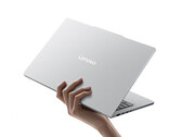 A Xiaoxin Air 13 ára Kínában körülbelül 869 dollár. A képen: egy promóciós fotó, amely a laptop vékony és könnyű kialakítását mutatja be.