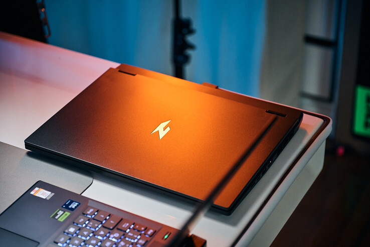 Az Acer Nitro 14 letisztult esztétikával rendelkezik.
