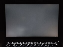 Mérsékelt háttérvilágítás vérzés (itt feljavítva látható)