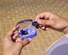 A JBL Soundgear Clips nyitott fülű TWS fülhallgató, akár 32 órás akkumulátor-üzemidővel. (Kép forrása: JBL)