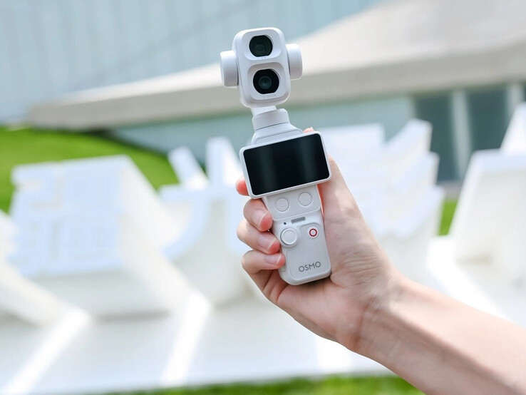 DJI Osmo Pocket 4P gyöngyházfehér színben.