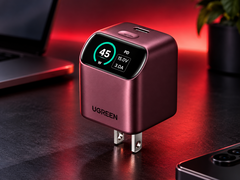 Az Ugreen Nexode Pro 45 W-os töltő Burgundy színváltozatban