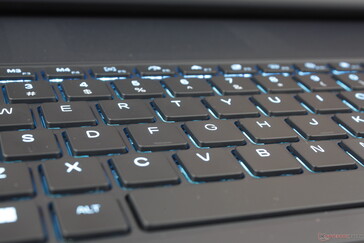 A CherryMX billentyűkkel nagyon kellemes a gépelés, de néhány felhasználónak nem tetszhet a hangos visszajelzés