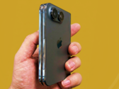 iPhone Ultra/Fold design mód gyakorlati kép.