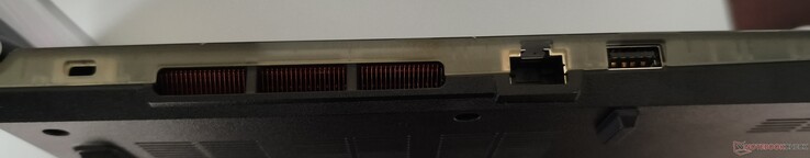 Bal oldal: LAN, RJ45 LAN, USB-A 3.1