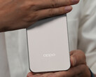 Az Oppo vezetője, Zhou Yibao a Find X9 hátlapi dizájnjával kecsegtet. (Kép forrása: Zhou Yibao)