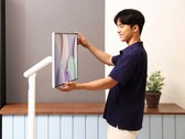 A Samsung a Smart Monitor M7-et egy sokoldalú állvánnyal kombinálja. (Kép forrása: Samsung)