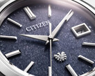 A Citizen AQ4100-65M (a képen látható) sas motívummal van gravírozva a koronán, a számlapon és a hátlapon. (Kép forrása: Citizen)