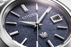 A Citizen AQ4100-65M (a képen látható) sas motívummal van gravírozva a koronán, a számlapon és a hátlapon. (Kép forrása: Citizen)